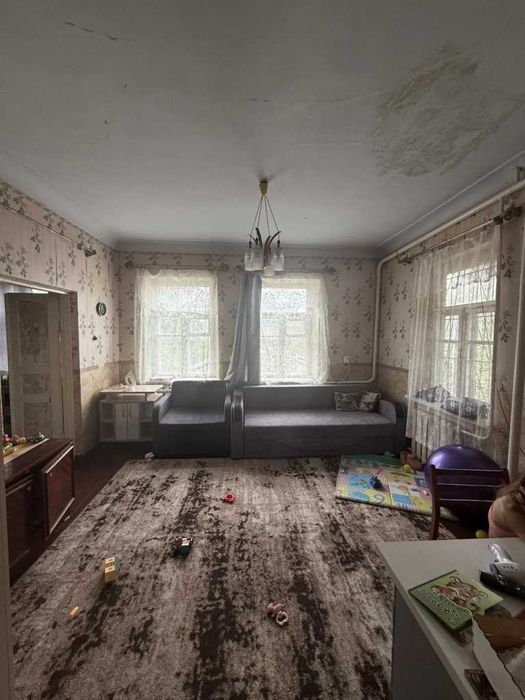 Добротний будинок в центрі міста