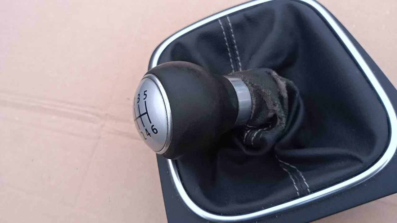 Ramka mieszka gałka VW Golf V