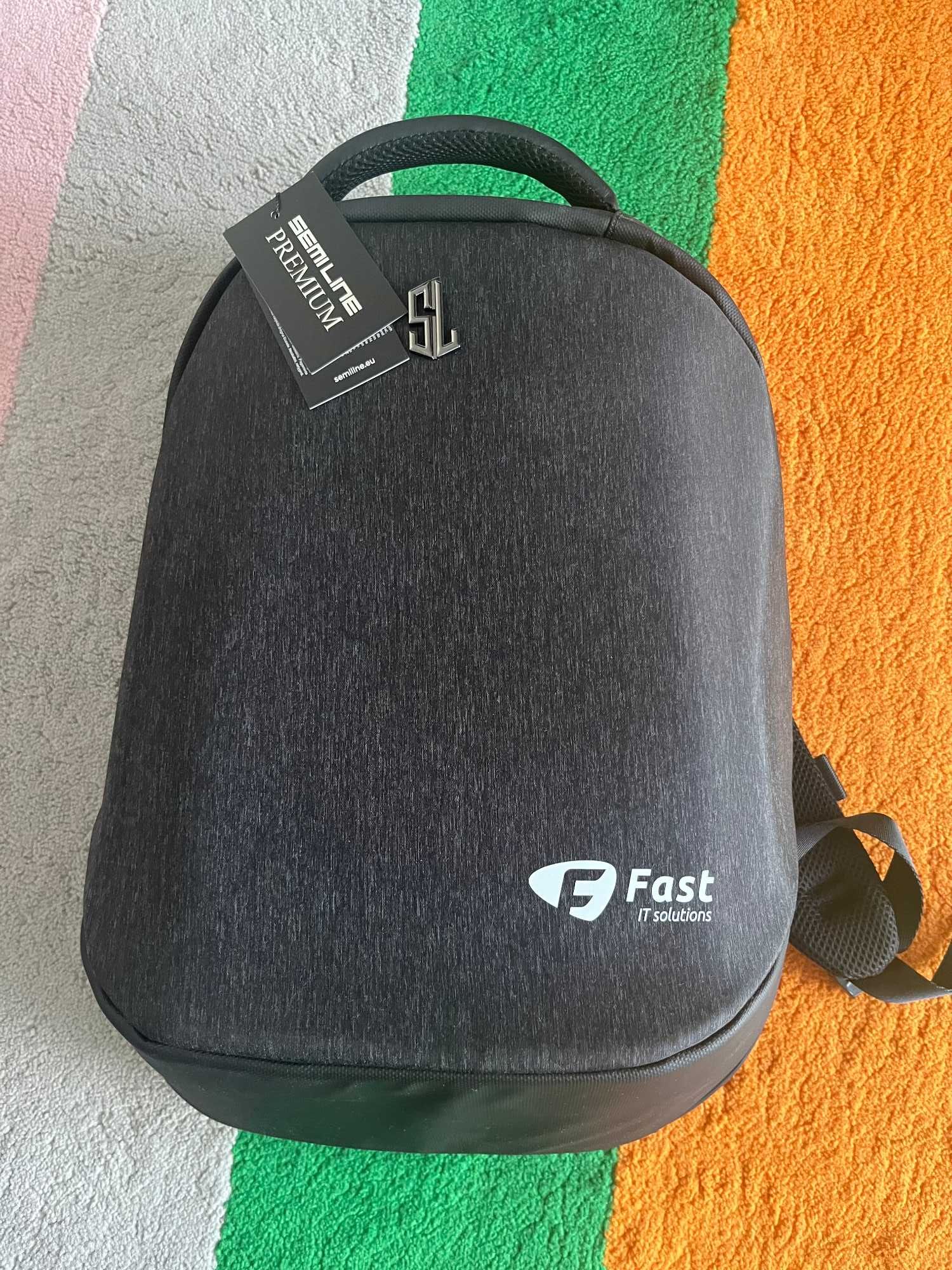 NOWY Plecak usztywniany z kieszenią na laptopa i tablet USB Semi Line