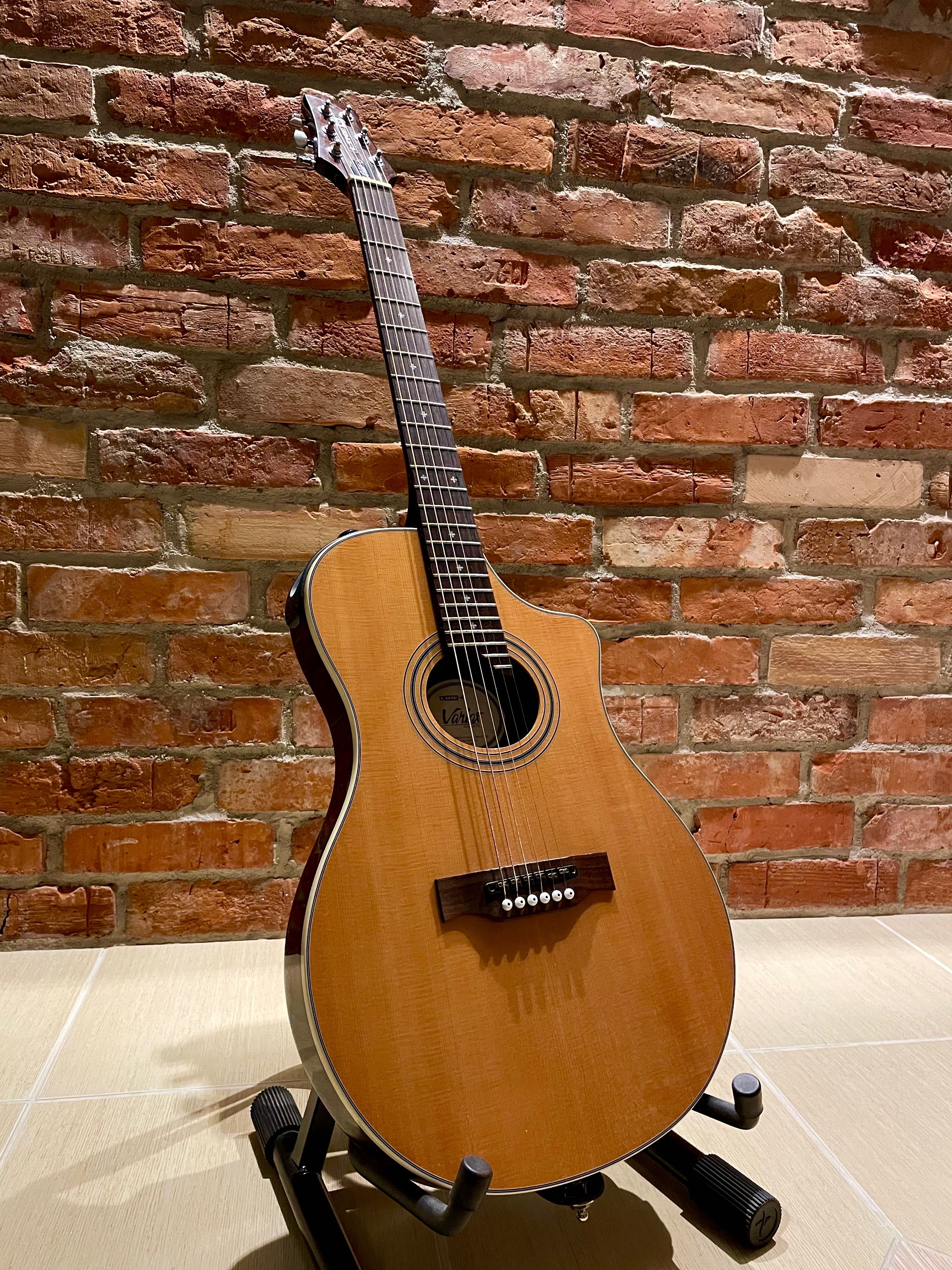 Gitara Line 6 Variax Acoustic 700