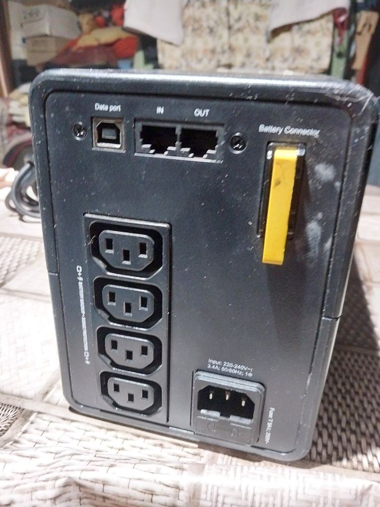 Продам безперебойник APC BX750MI