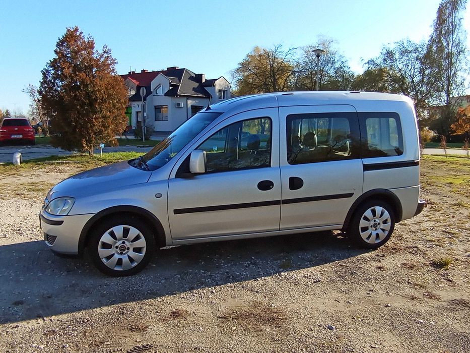 Piękny Opel Combo Tour 1.7  Diesel Isuzu. Drzwi skrzydełkowe.