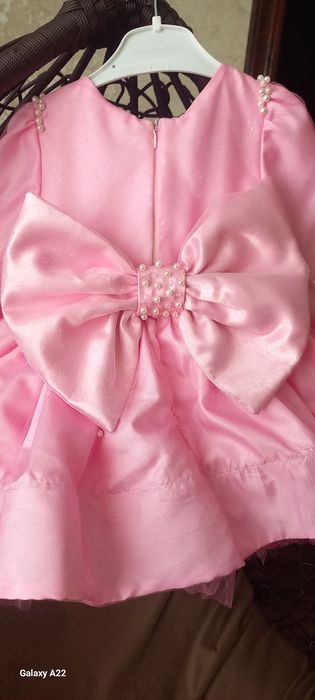 Продам дуже красиву сукню на рочок,для маленької красуні.