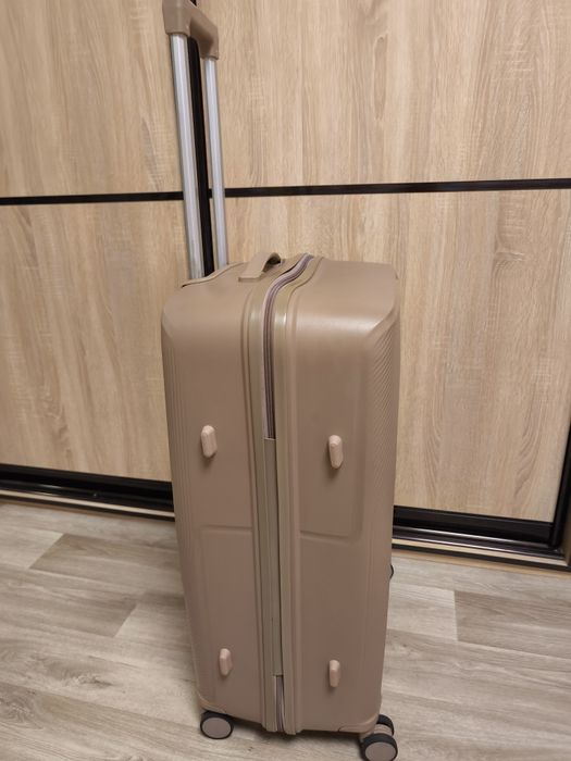 Чемодан большой, валіза великого розміру, валіза на колесах,