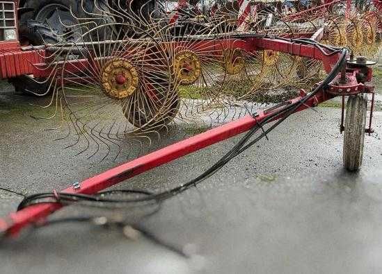 Respigador TONUTTI - 9 Rodas. FAZ 6 METROS DE LARGURA DE TRABALHO