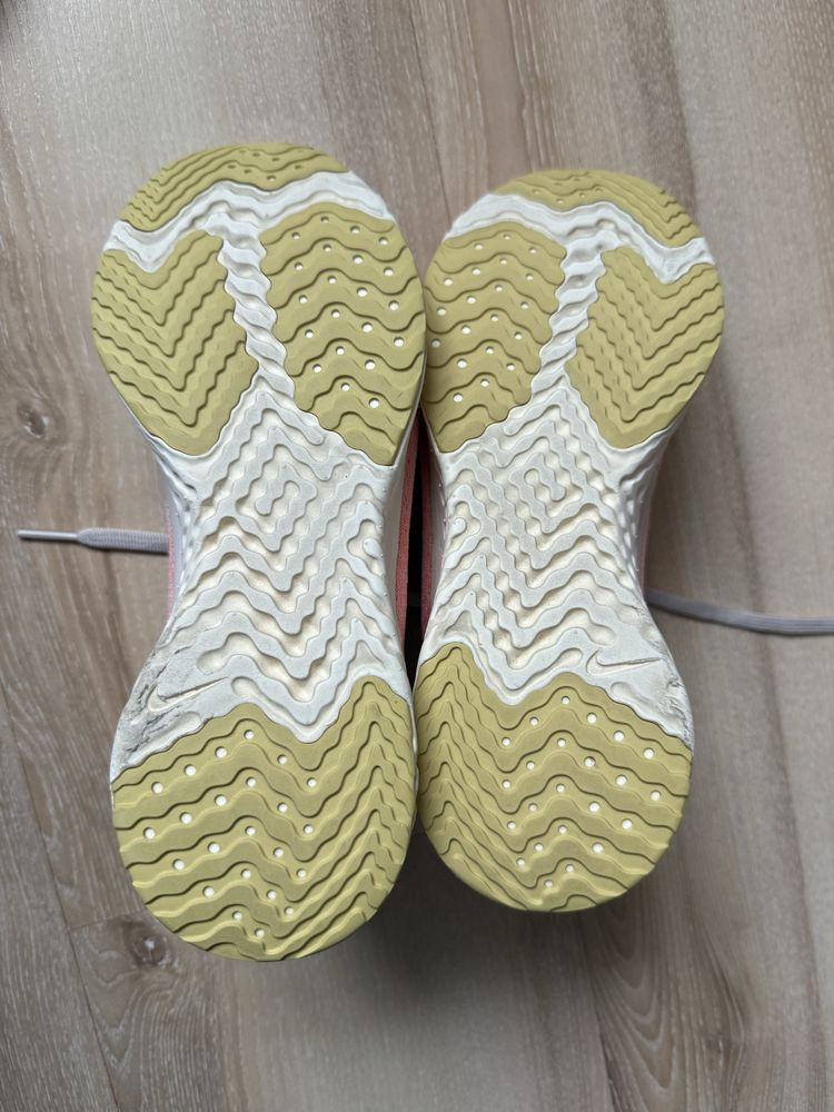 Nike Oddysey React