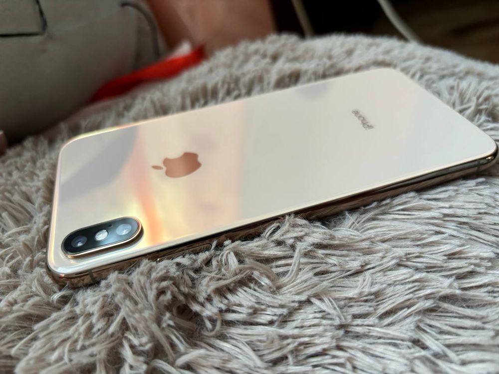 Продам iPhone XS max