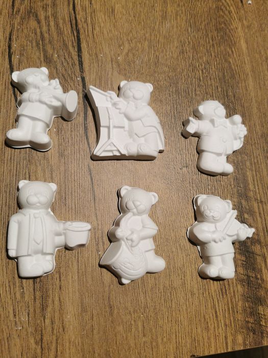 Figurki misiów z gipsu