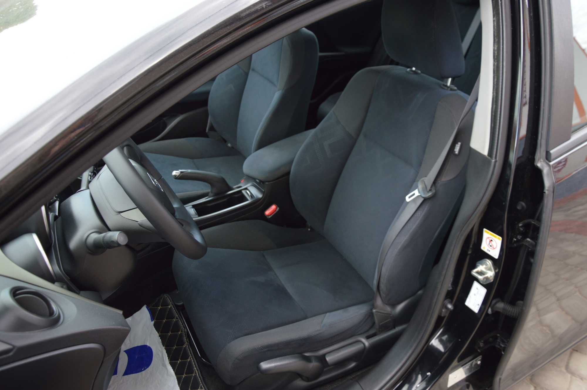 Honda CIVIC 2012 ROK 1.8 benzyna 210tyś km przebiegu. SUPER AUTO!!!