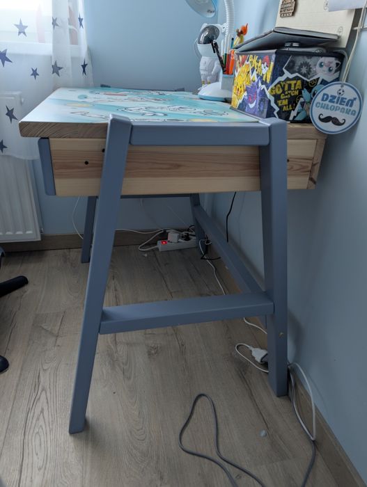 Drewniane biurko rosnące z dzieckiem, z regulacją blatu