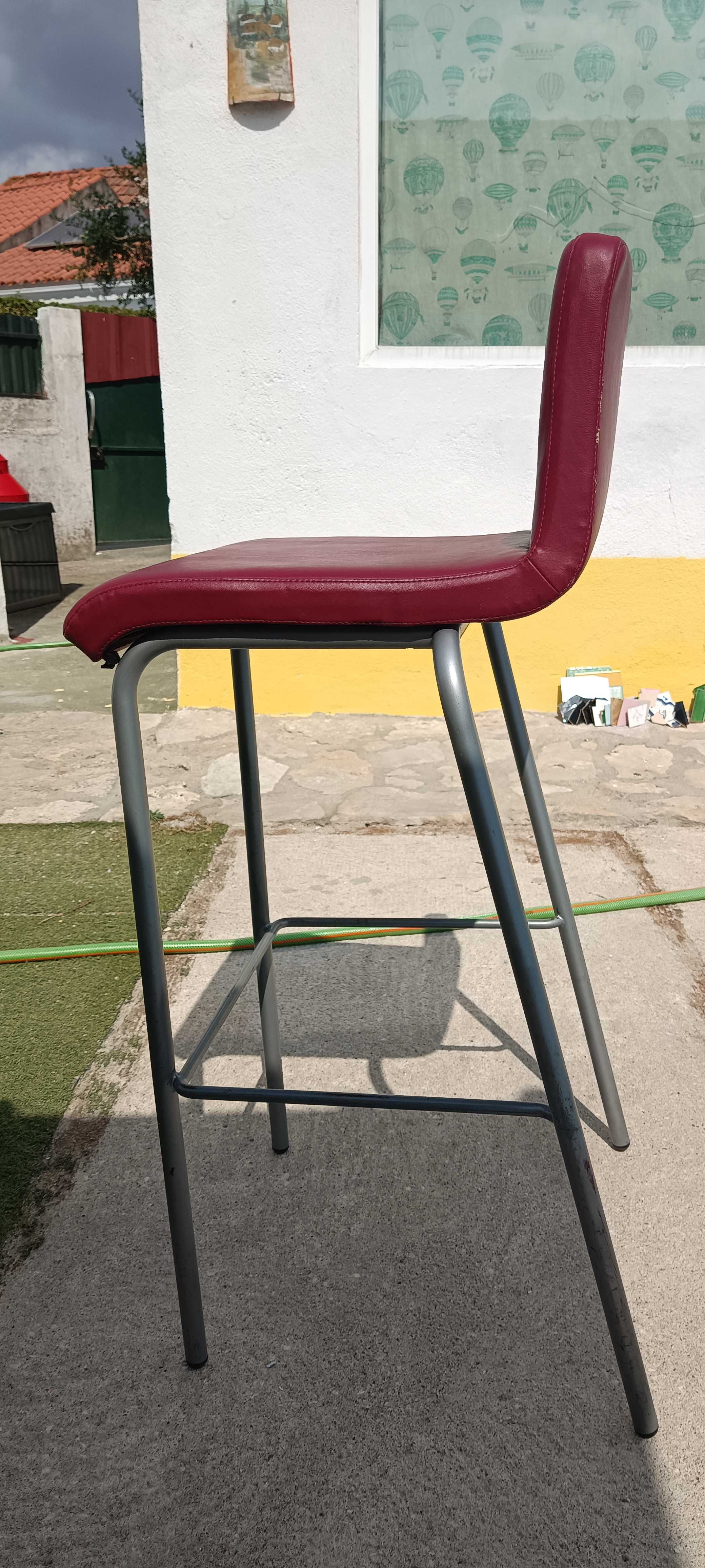 2 cadeiras altas