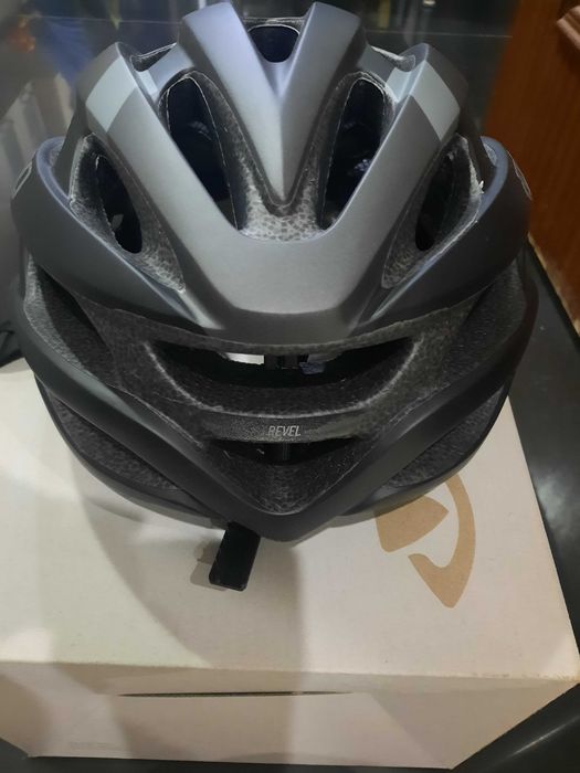 Capacete bicicleta GIRO, novo, na caixa
