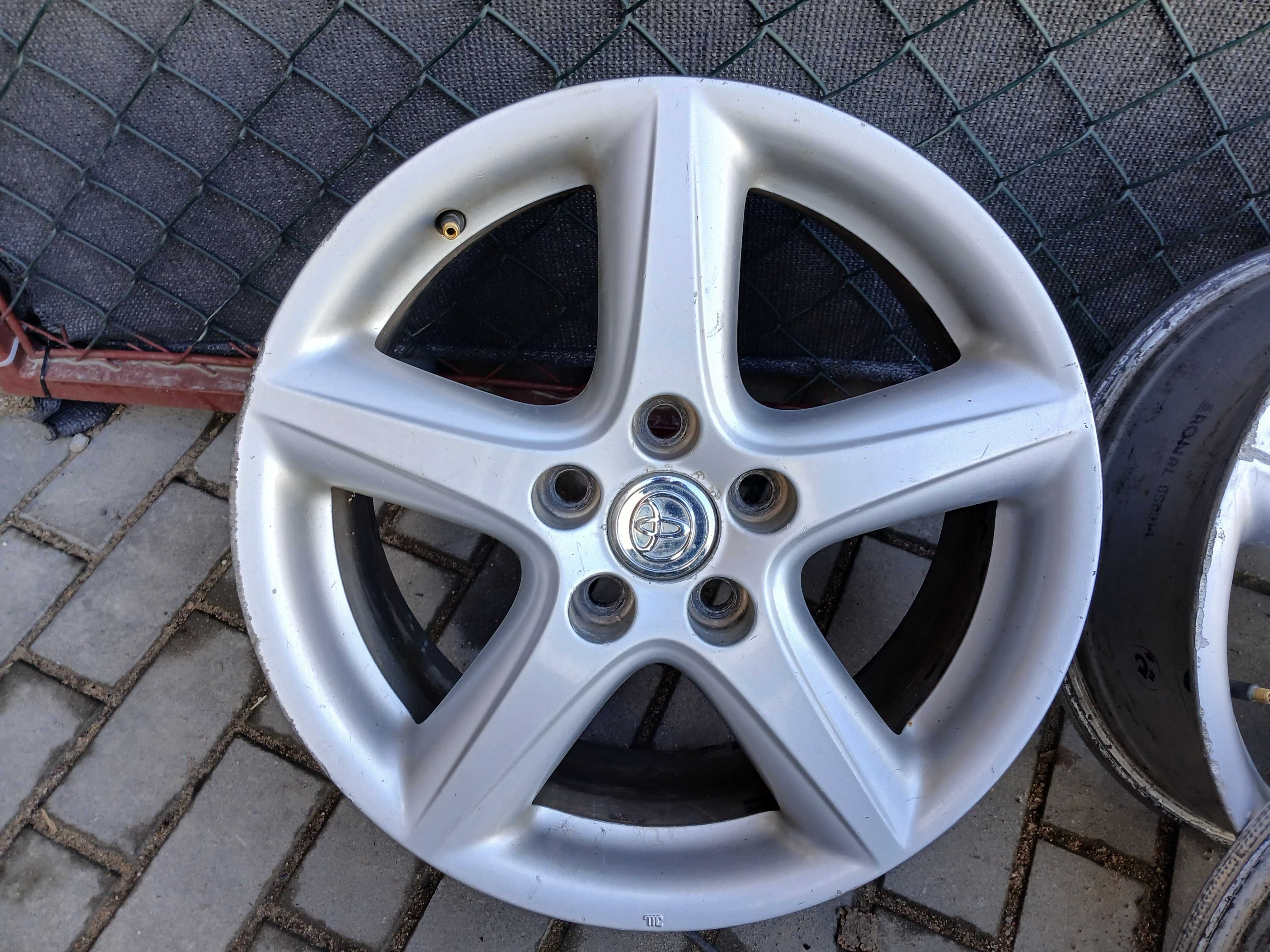 4x felgi alu 17 5x114,3 Toyota Auris Avensis 3 Camry C-hr Rav4 Corolla