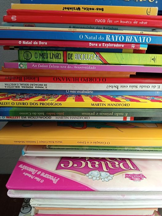 Livros infantis praticamente novos nunca usados