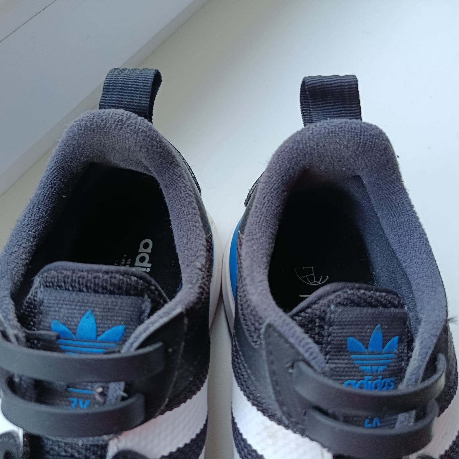 Кросівки ADIDAS ZX_ 700_ 140 розмір 36. Оригінал