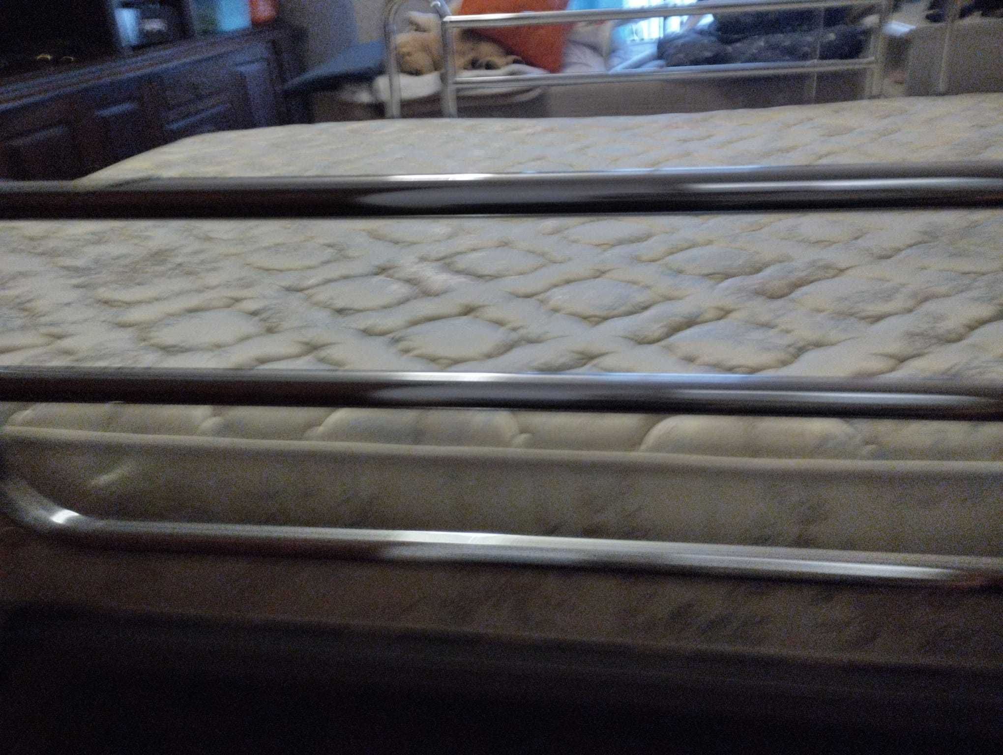 cama com estrado e colchão