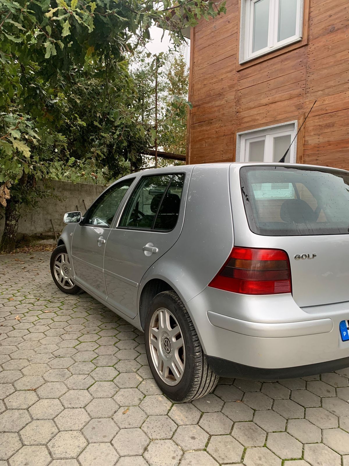 Vendo Golf 2002 com inspeção em dia...