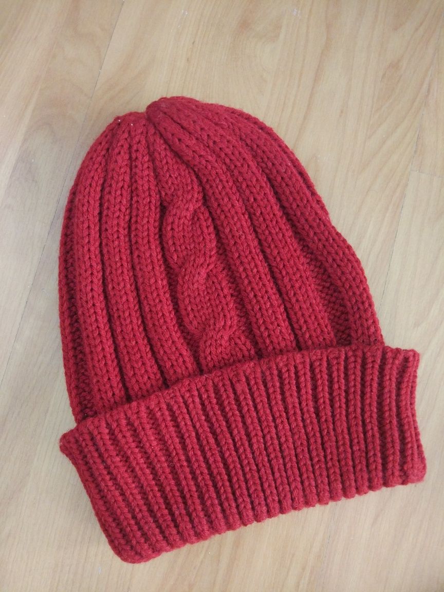 Gorro bege, vermelho, etc