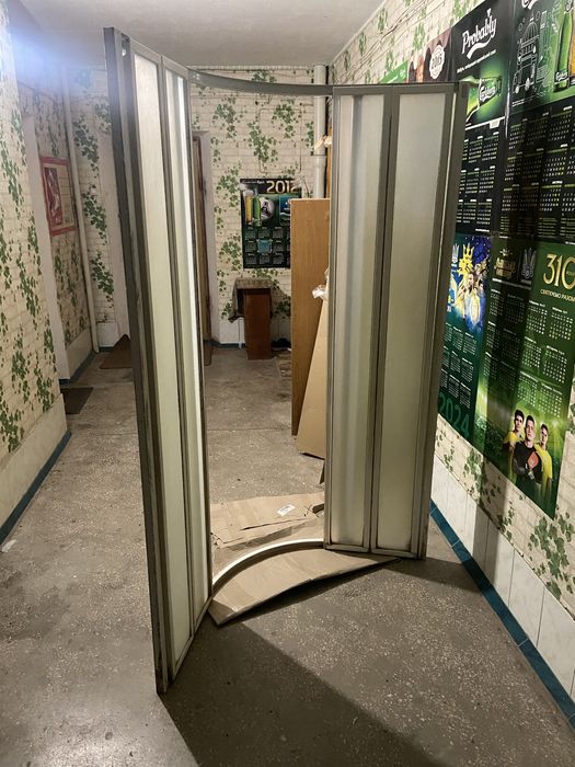 Душова кабінка Равак