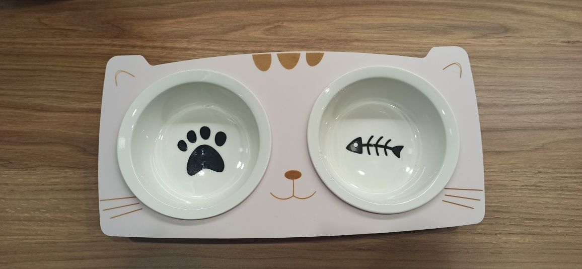 Podwójna miska ceramiczna dla kota / psa ze stojakiem