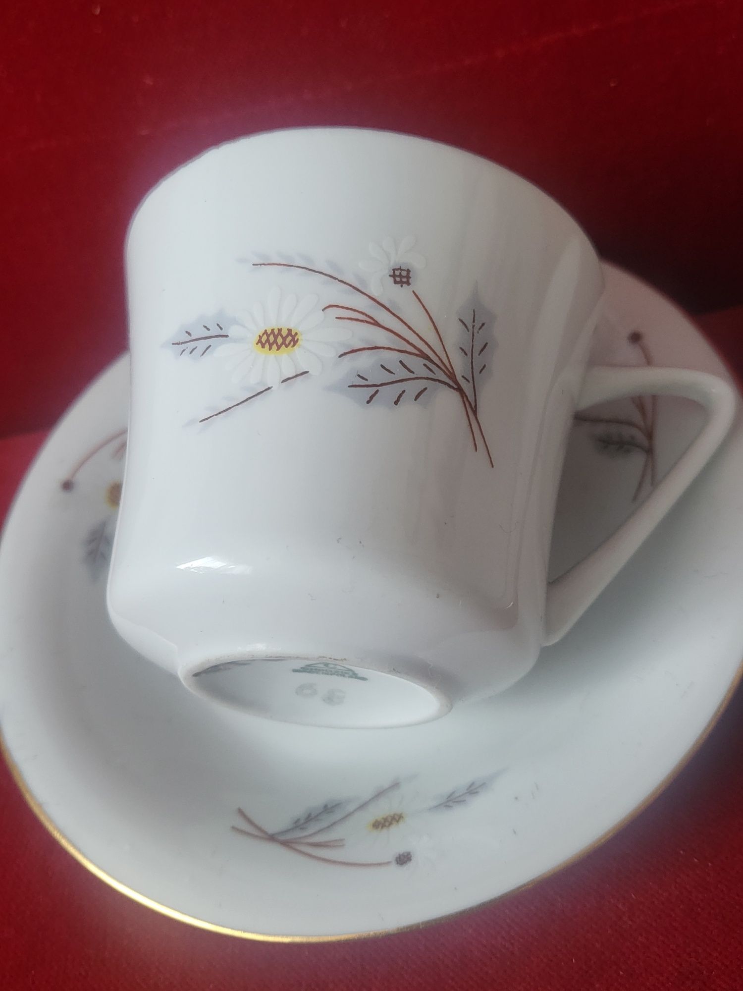 Filiżanka z spodkiem wzór Rumianek  stara porcelana 2szt. Ć/ Chodziez