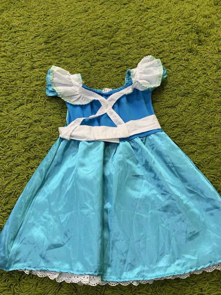 платье Алиса в стране чудес  на 7-8лет, на6-7лет