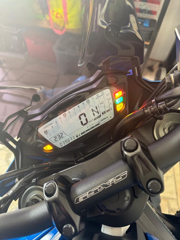 Suzuki gsxs750 como nova
