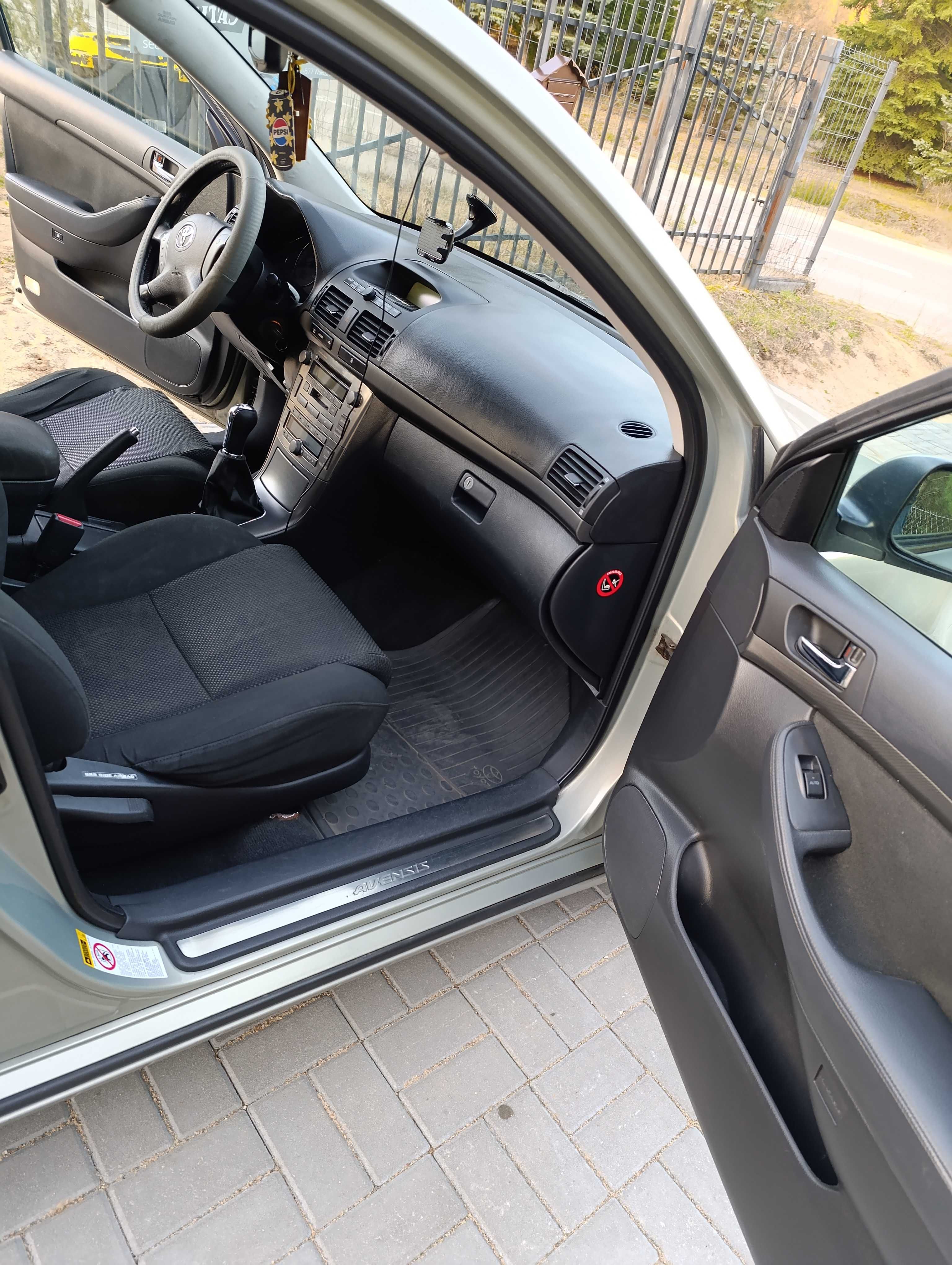 Toyota Avensis 1.8 benzyna