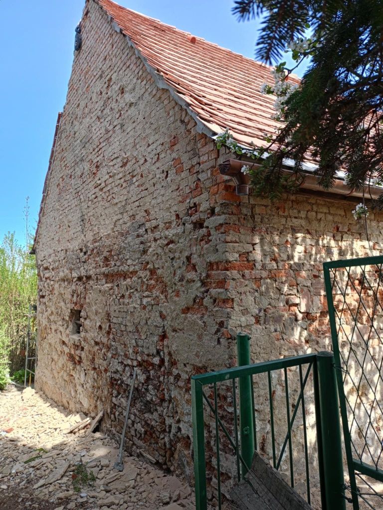wyburzenia, rozbiórki hal. Zbijanie tynków skuwanie posadzek