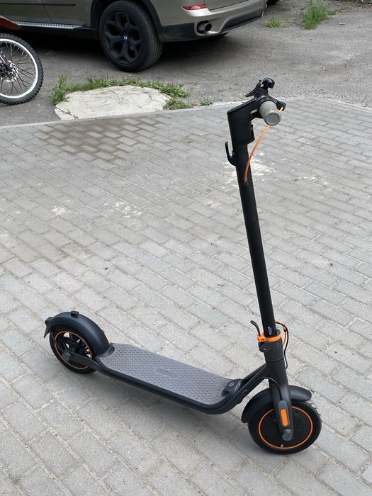 Продам електро самокат Ninebot KickScooter F40 Black
