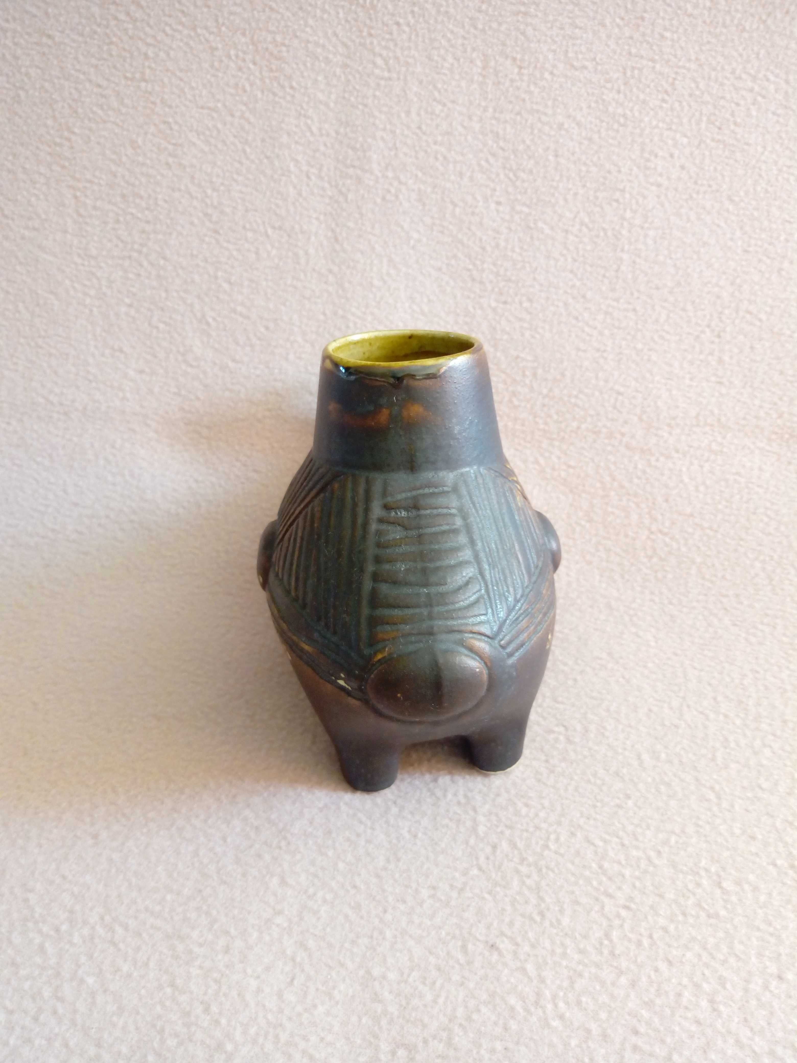wazon ceramiczny   "wielbłąd"