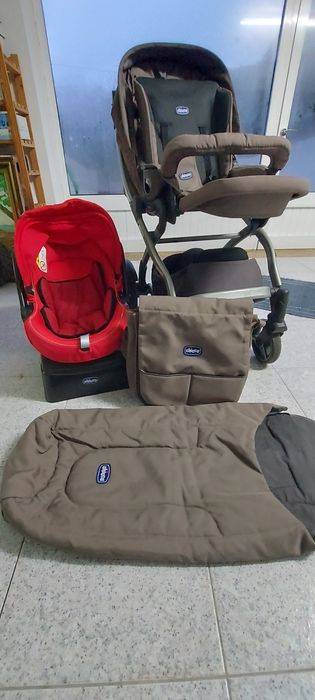 Carrinho bebé e acessórios
