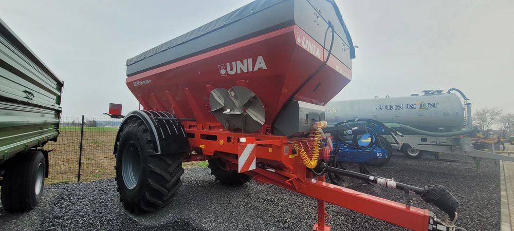 Unia RCW PLUS 120 H  Rozsiewacz przyczepiany Unia Group typ RCW PLUS 120 H