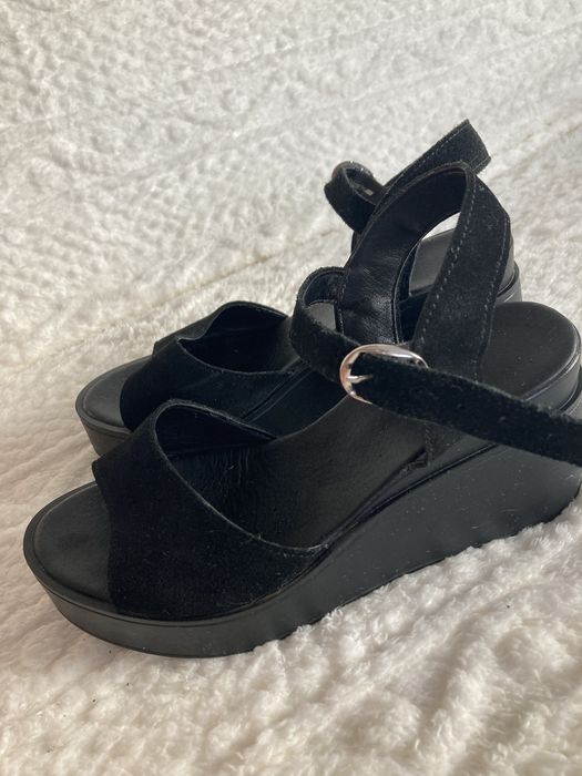 босоніжки на платформі