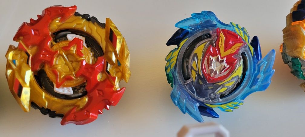 Beyblades 7x unidades suportes usado para despachar