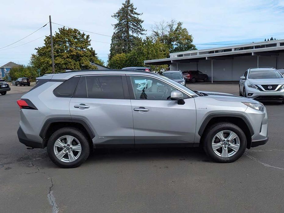Toyota RAV4 Hybrid LE      2019