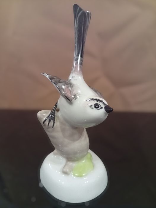 Винтажная фарфоровая статуэтка Птичка на шишке, Аквинкум, Венгрия, 60е