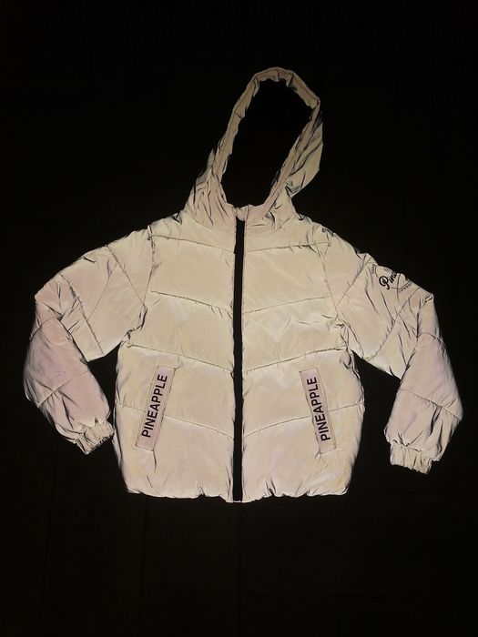 Чудова світовідбиваі  куртка на дівчинку.