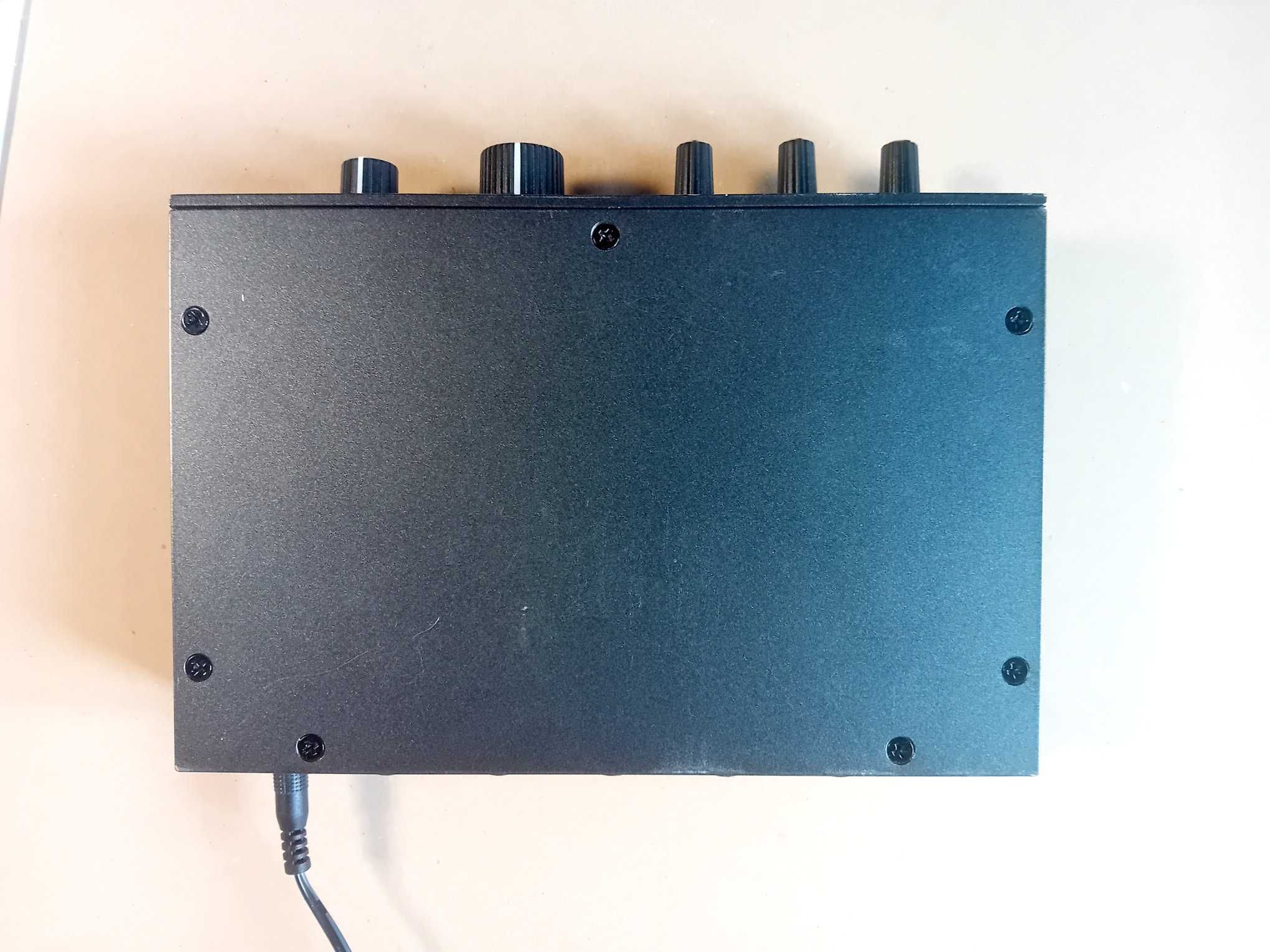 Alesis Nanoverb 2 - multiefekt do wokalu, gitary, synthów