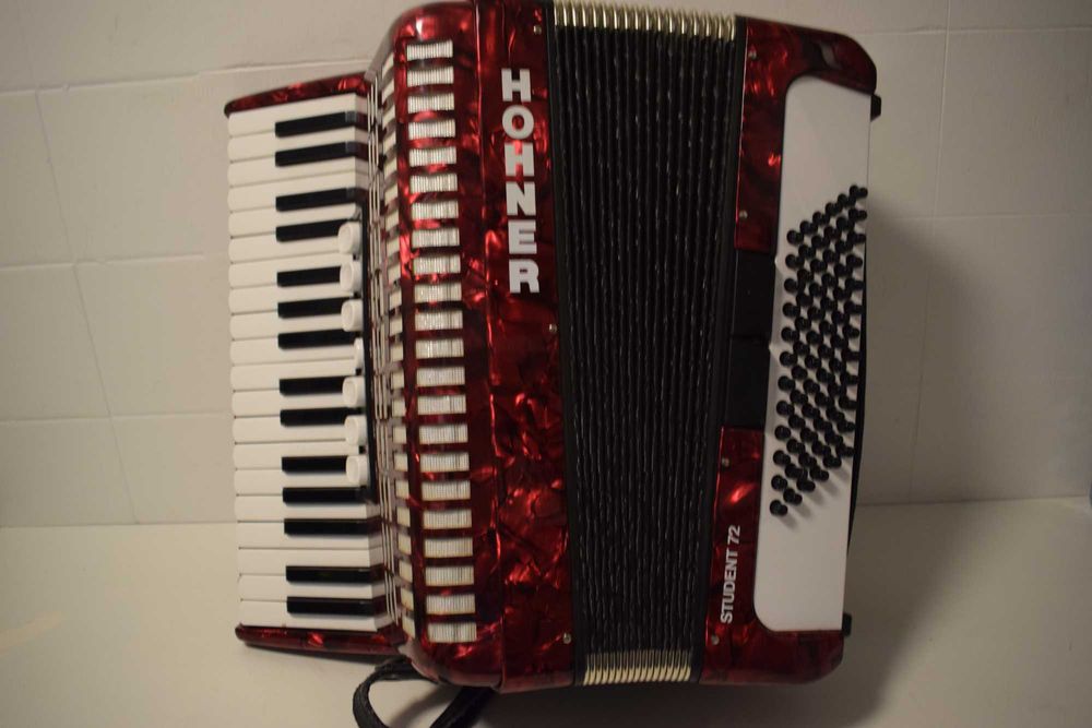 Acordeao hohner Studant 72 3 voz. N 249