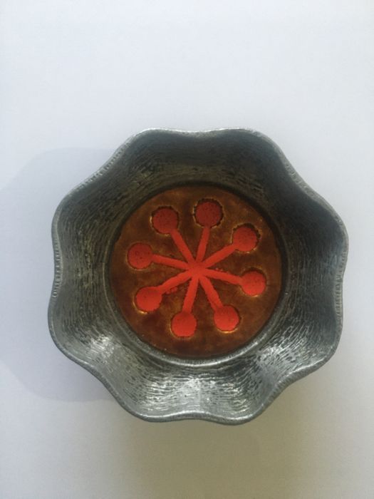 Tacinha de estamho e esmalte antiga