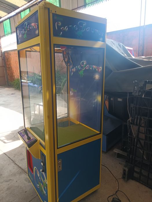 Máquina tipo Grua Crane Diversão Peluches Brindes Expendedora