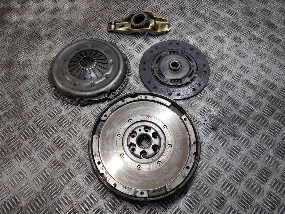 KOŁO DWUMASOWE + TARCZA + DOCISK + ŁOŻYSKO OPOROWE PASSAT B5 1.9 TDI