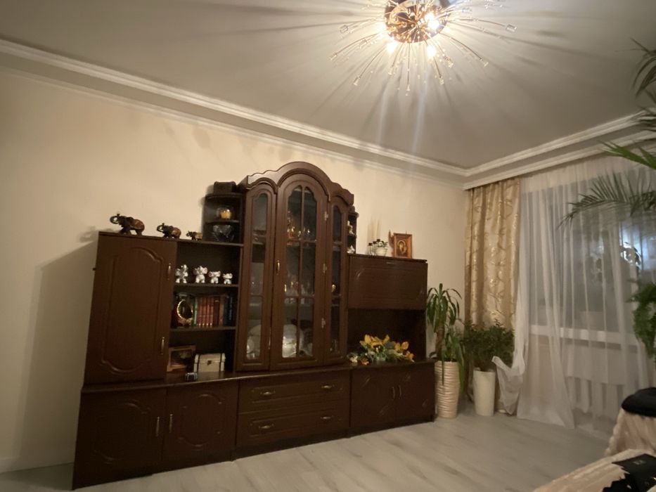 Стінка у вітальню / Меблева стінка / Шафа з вітриною