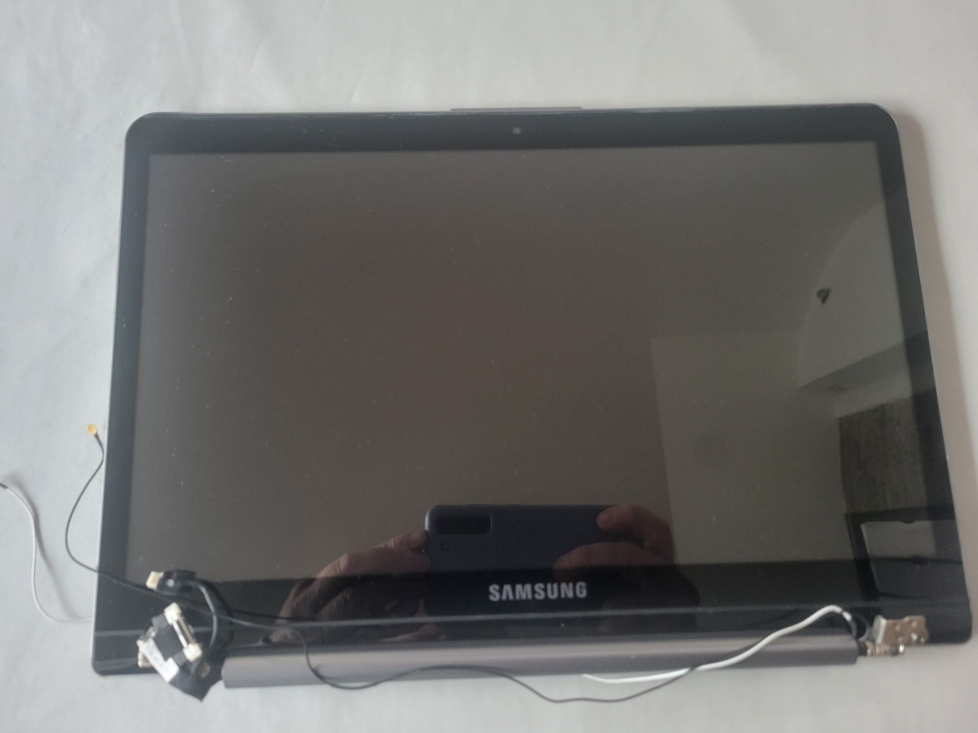 Sprzedam klapę matrycy do laptopa Samsung