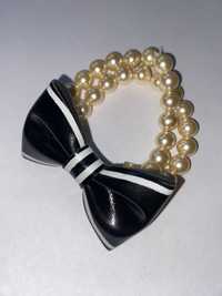 Czarna biała perłowa bransoletka z perłami Moschino