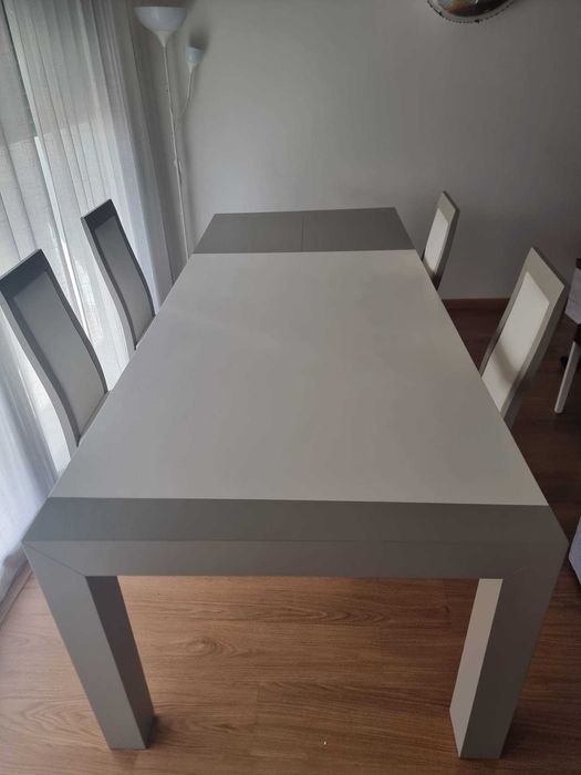 Mesa de jantar extensível com 4 cadeiras