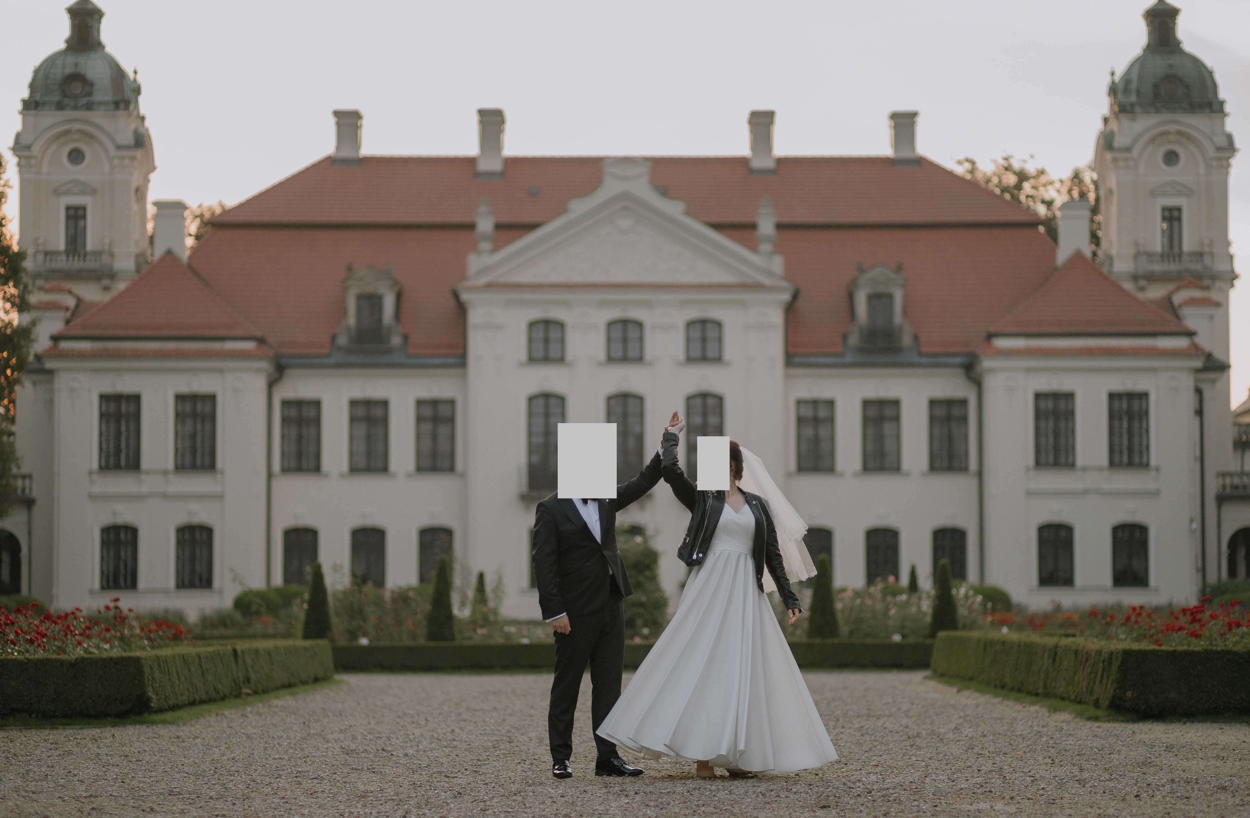 Piękna, gładka suknia ślubna z satyny + krótki welon