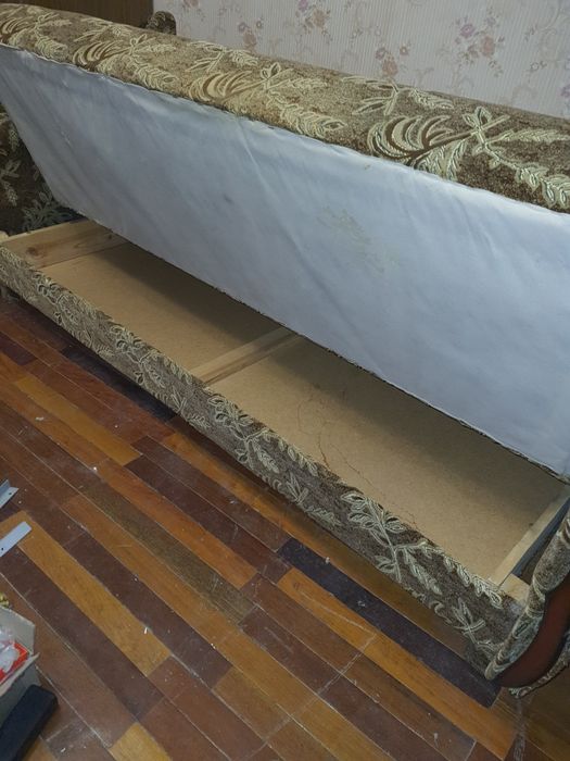 Диван, стан задовільний