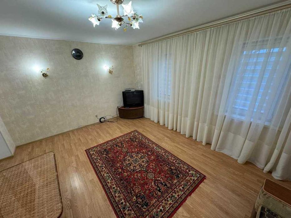 Продаж! Двокімнатна квартира! Центр! Гараж в подарунок!